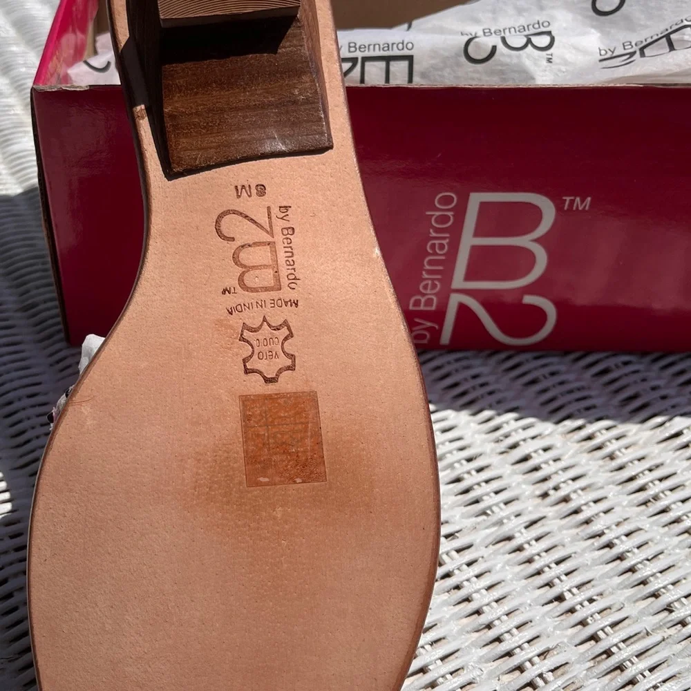 Be Belle of the Beach Party!  BERNARDO (NWT, Sz 8)  Pink Beaded Sandals - Picture 4 of 5